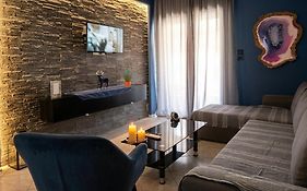 Maka'S Design Suite-Trikala